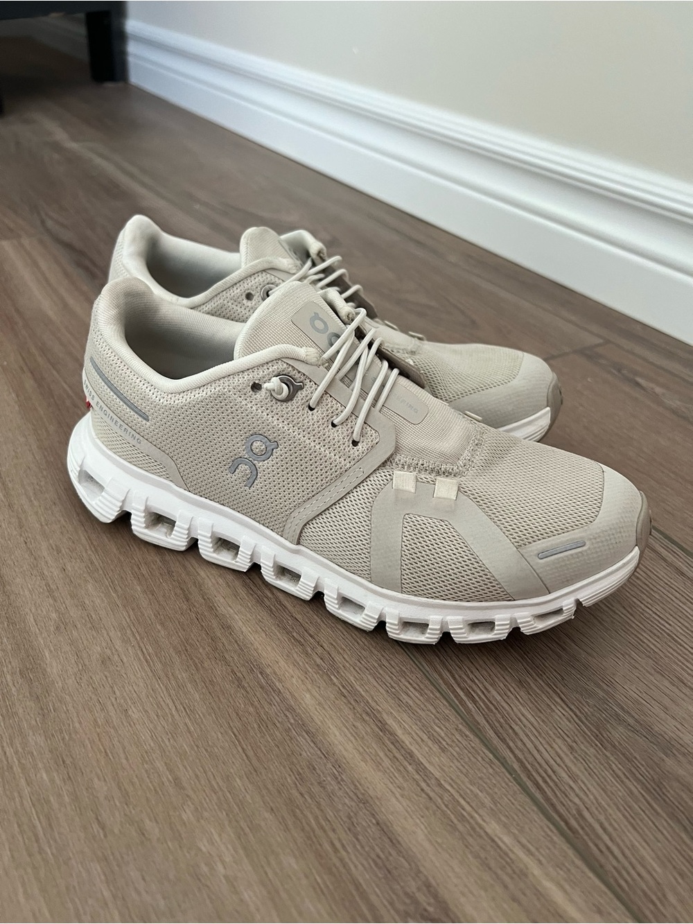 On Cloud Running Shoes Women’s US 6 EU 37 Cream White CloudTec Sneakers